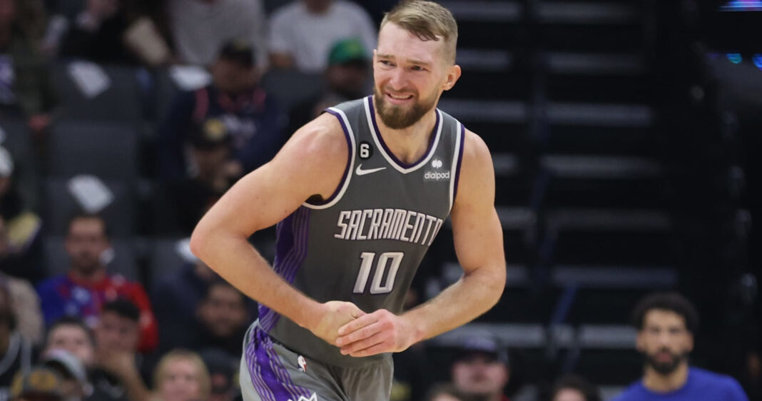 Kings’ Domantas Sabonis Has Avulsion Fracture; Will Try to Play Through Thumb Injury
