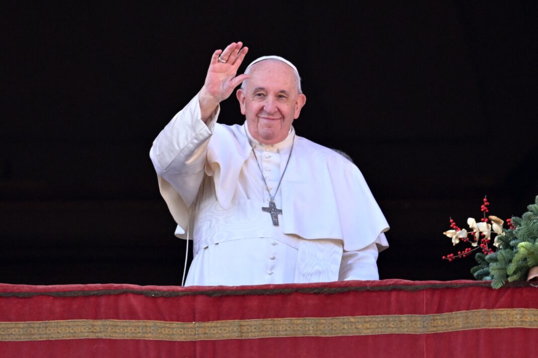 Pope Francis Laments ‘Famine of Peace’ in Christmas Message