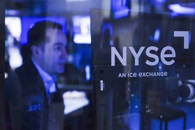 US stocks lose ground as recession fears weigh on market