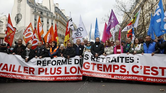 Retraites : après une mobilisation réussie samedi, les syndicats font monter la pression
