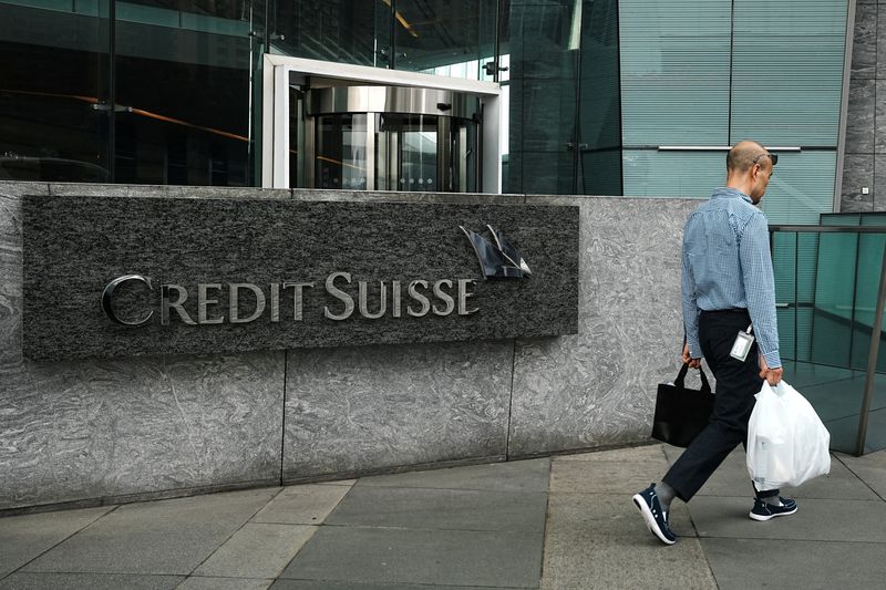 スイスの規制当局、AT1債の評価損計上の決定を擁護