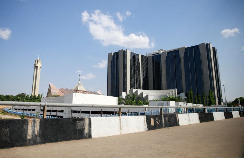 ナイジェリア中央銀行、インフレ抑制のため政策引き締めへ 銀行に資本増強を要請