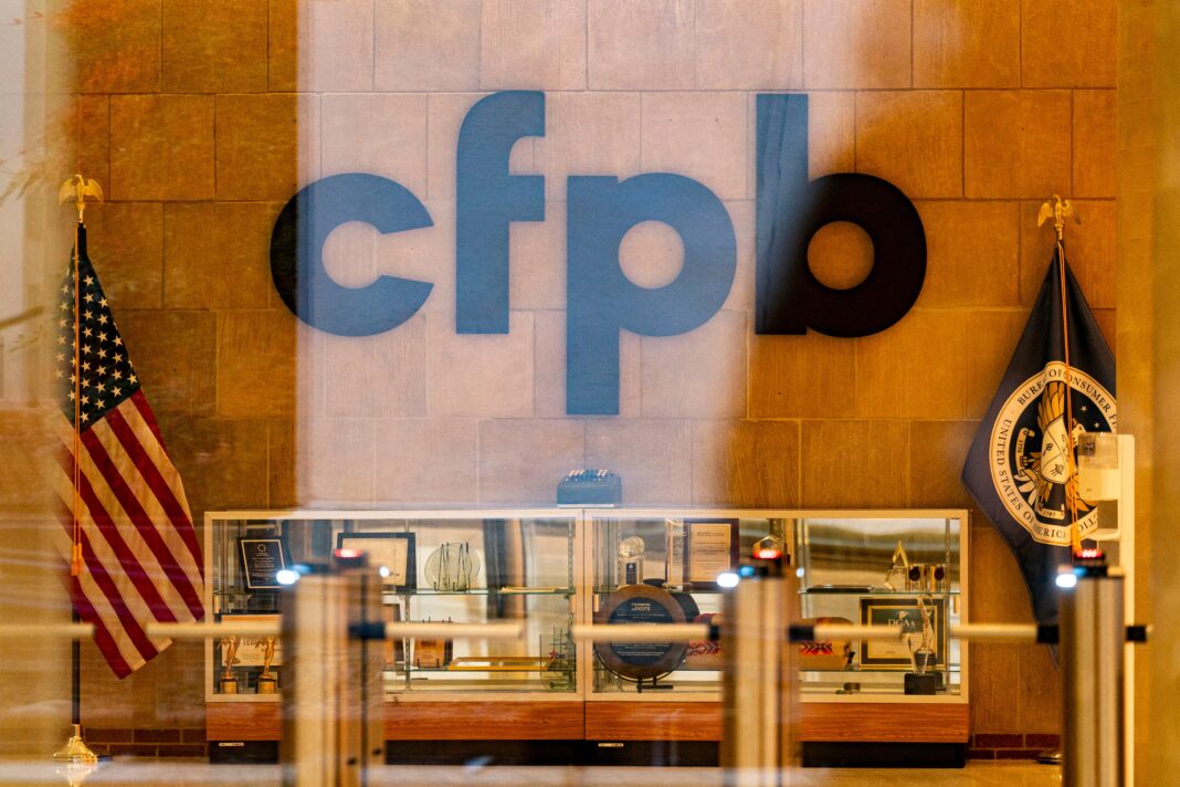 CFPB労働者、新指導部に抗議