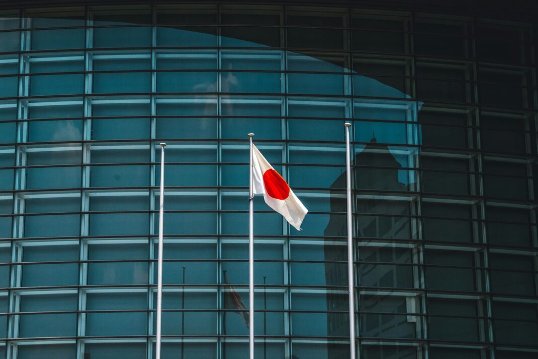 トランプ大統領、日本を35％の関税で脅し、米大統領選を前に貿易摩擦を激化させる