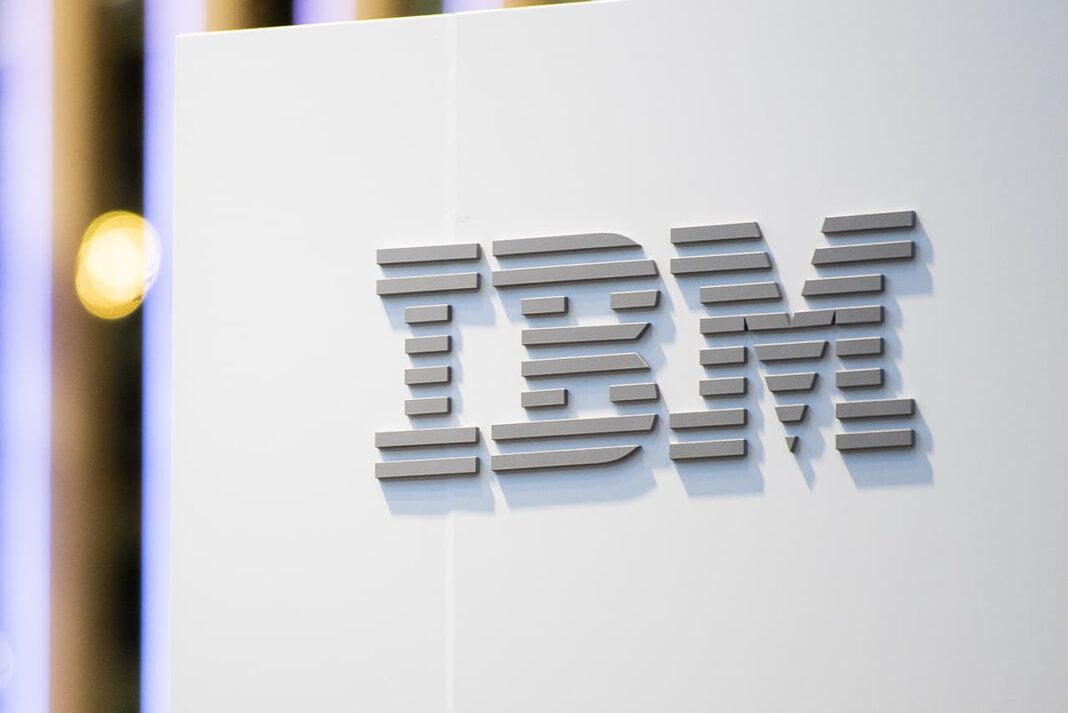 IBMの株価は今年、ビッグテックに勝っている。このアナリストがこの先さらなる上昇を見込む理由。