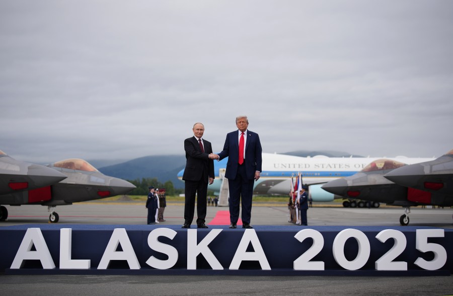 見る：トランプとプーチン、アラスカで記者会見