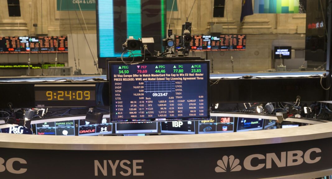 Stocks Edge Higher on Hopes of More Fed Rate Cuts