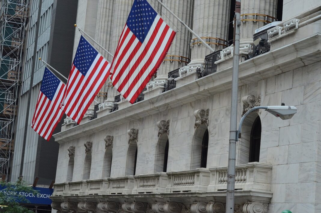 債券利回りの上昇を受け、株価は高安まちまち